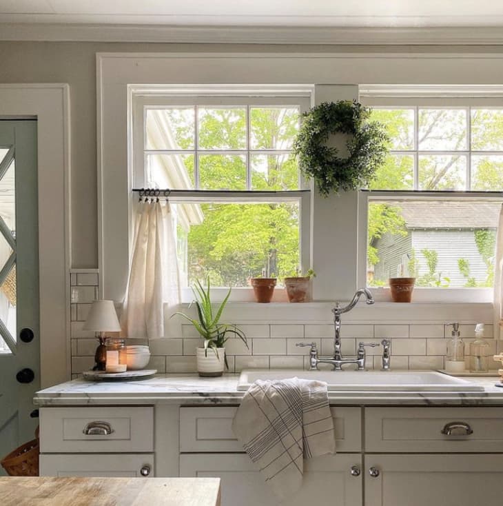 Kitchen window shop coverings